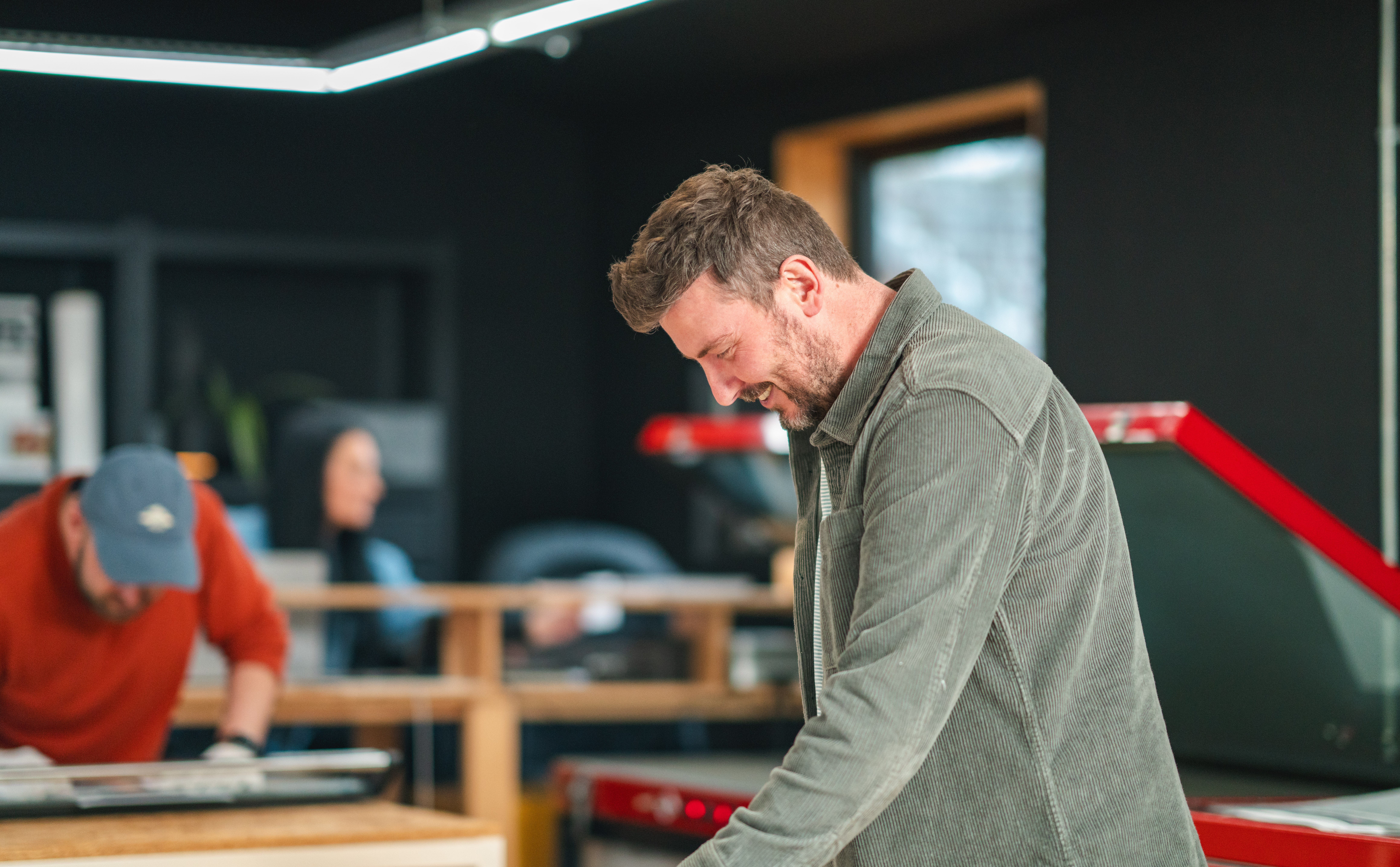 Trade canvas print team working